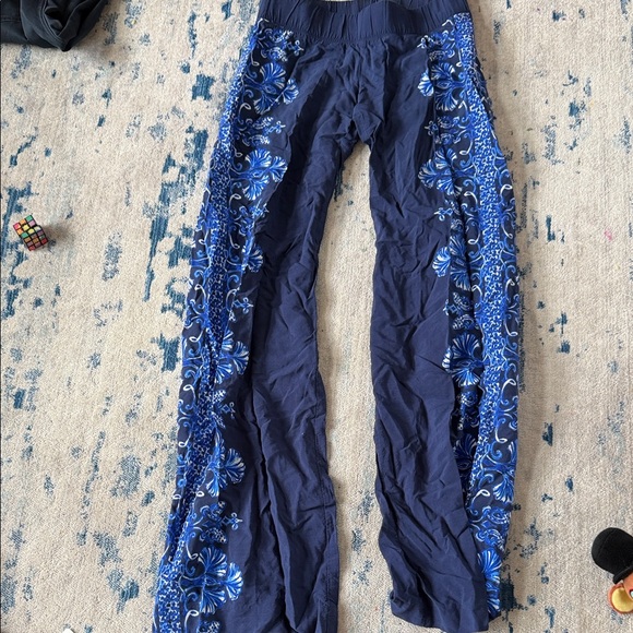Lilly Pulitzer Navy and Blue Floral Wide Leg Pants - Picture 2 of 6